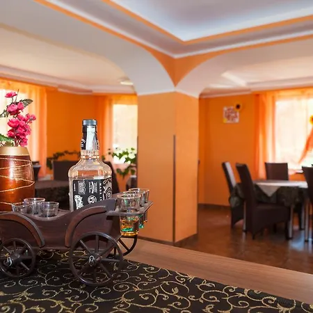 Pensiunea Royal Garden Konukevi 3*